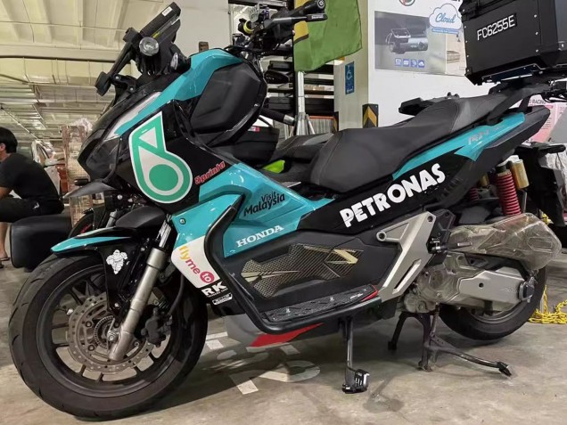 Carenado Moto Honda ADV150 2018-2021 - Azul Verde Rojo Negro Brillante Petronas